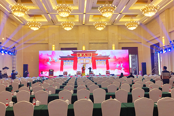 金猪纳福 为你祝福 2019山工机械大型客户体验季